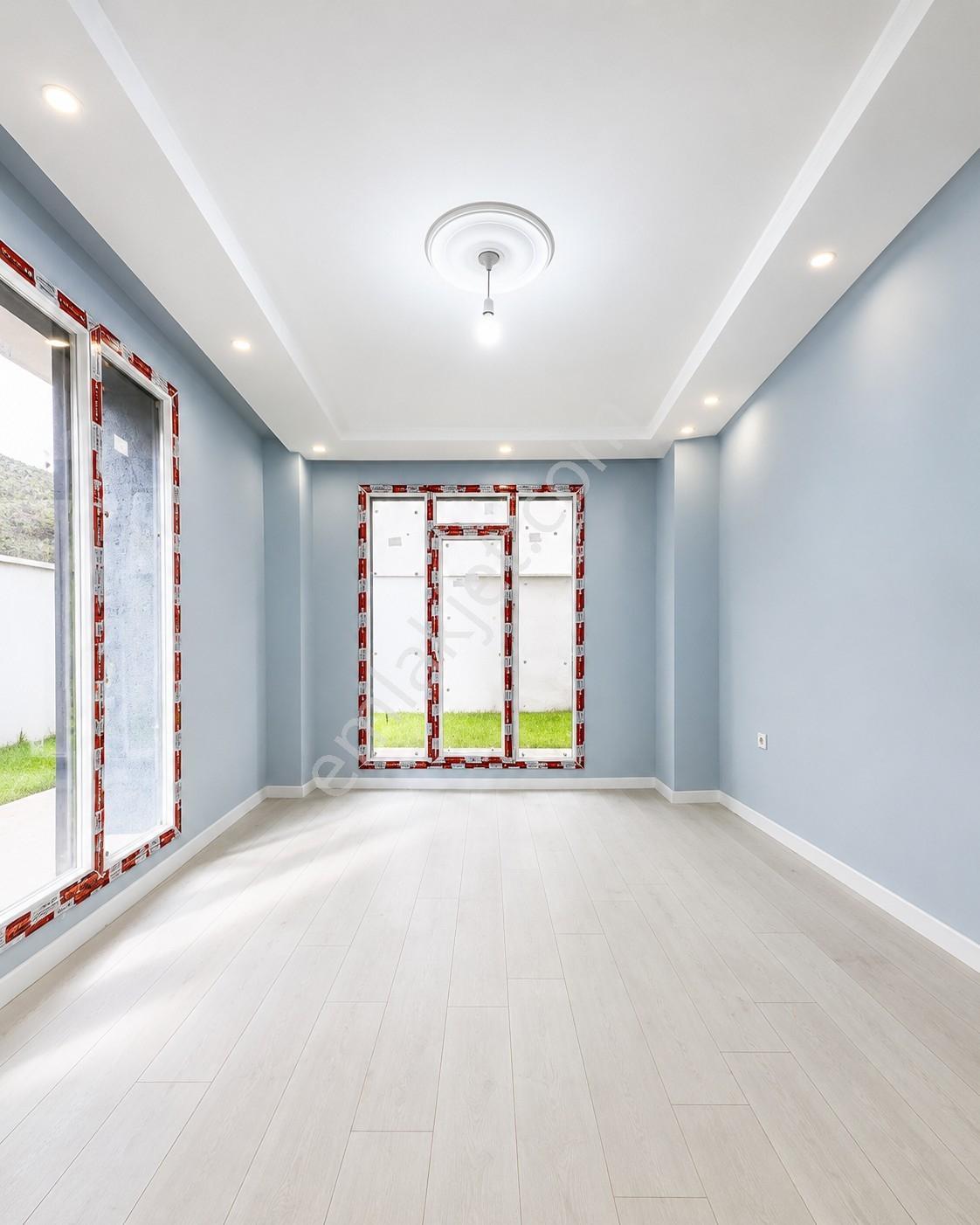 Beylikdüzü'nde Özel Peyzajlı Geniş Bahçeli Sıfır Daire - Görsel 2