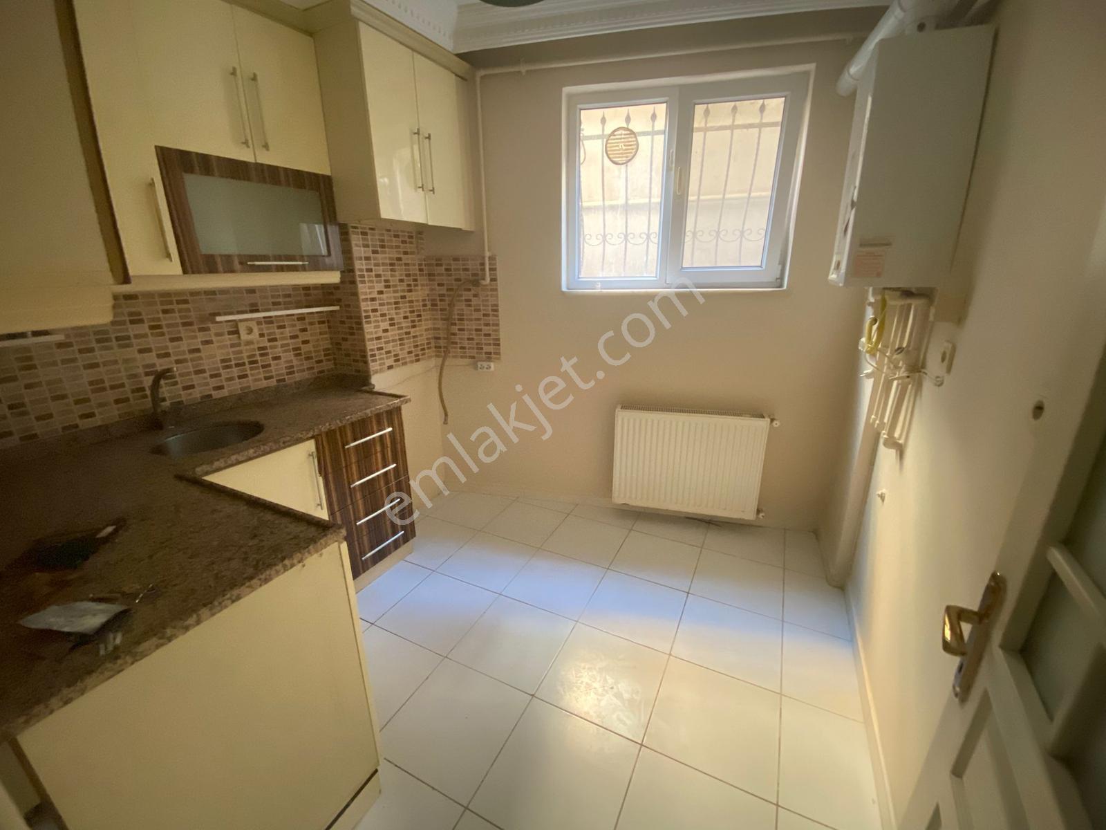 ╣goped╠ Çelebiler Sokak'ta Satılık 70m2 2+1 Yarı Bodrum Daire - Görsel 2