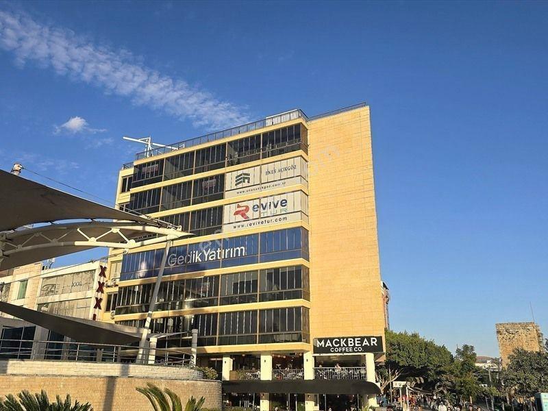 Şehrin Kalbinde Deniz Manzaralı Devren Kiralık Ofis - Görsel 3