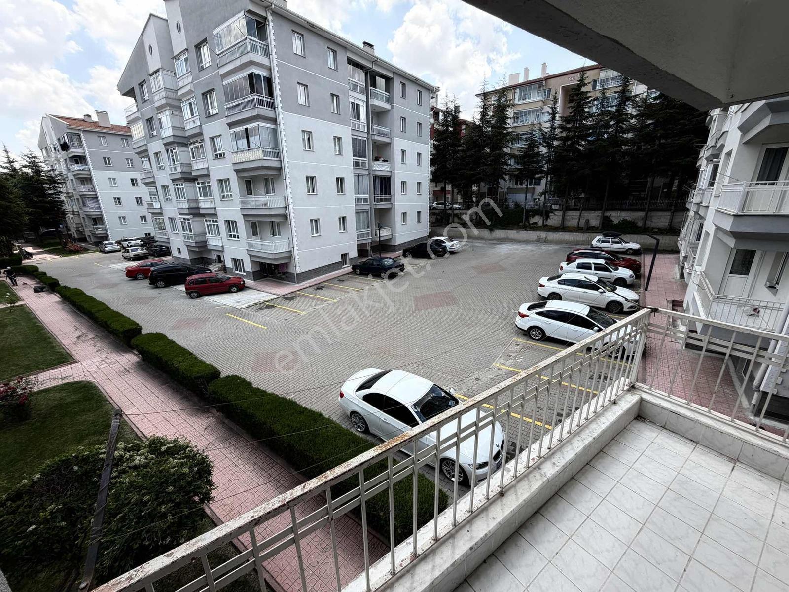 Ertugrul Gazi Mah. 3+1 Site İçerisinde Bakımlı Kiralık Daire - Görsel 9