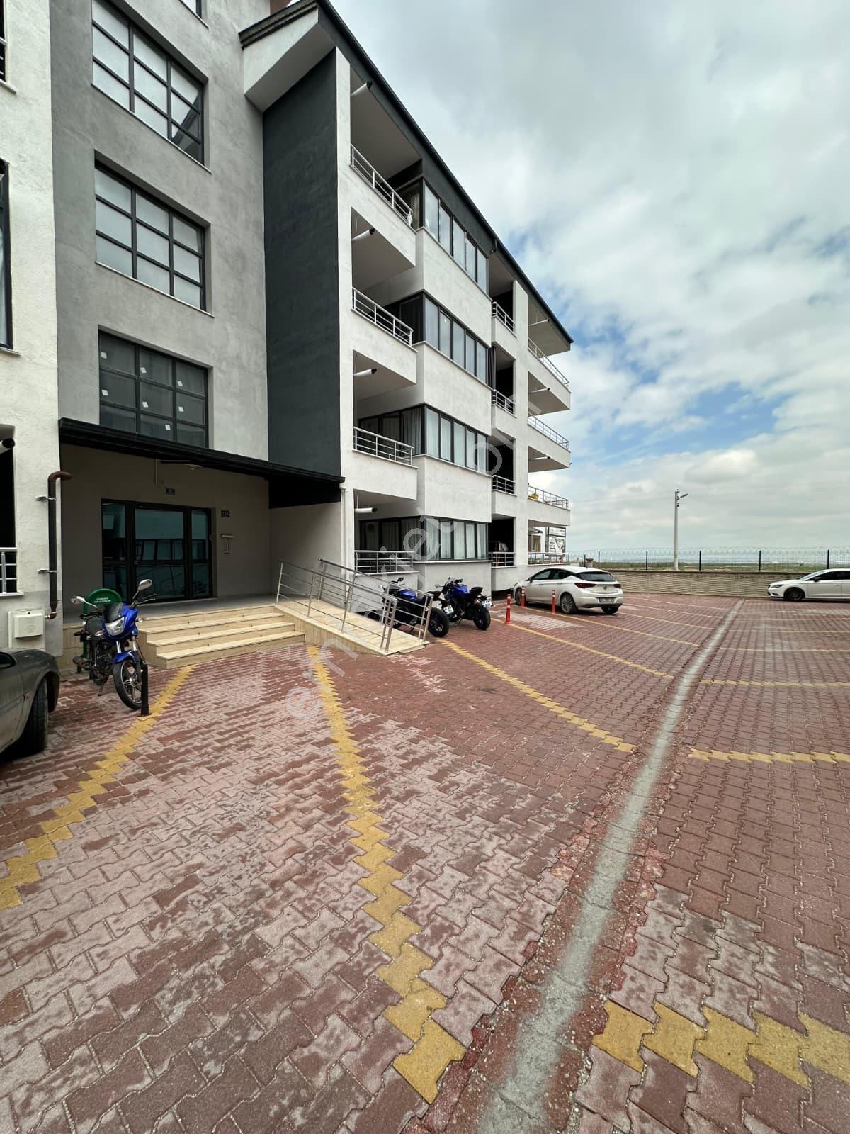 Yüksel Şahin'den Kosova'da Ara Kat Asansörlü Eşyalı Satılık 2+1 - Görsel 35
