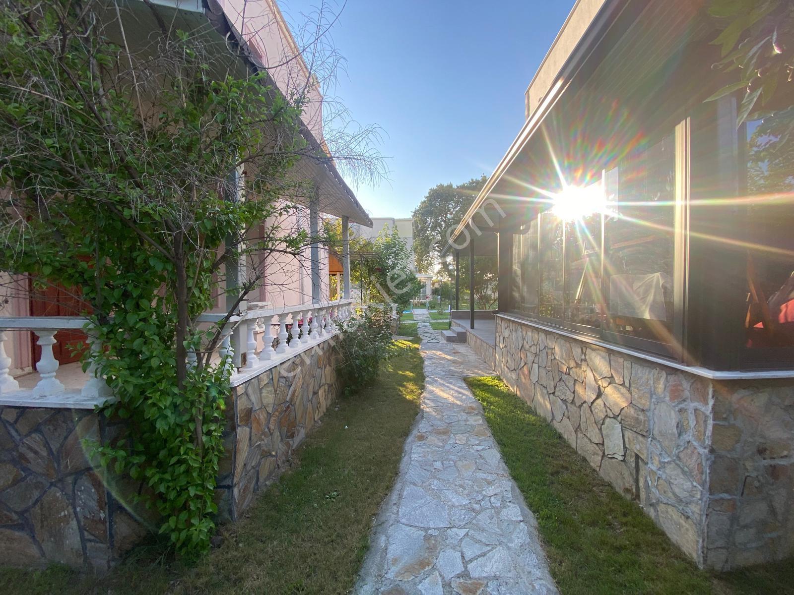 Borsem'den Dikili Salihleraltı'nda Havuzlu Sitede Satılık Villa - Görsel 22