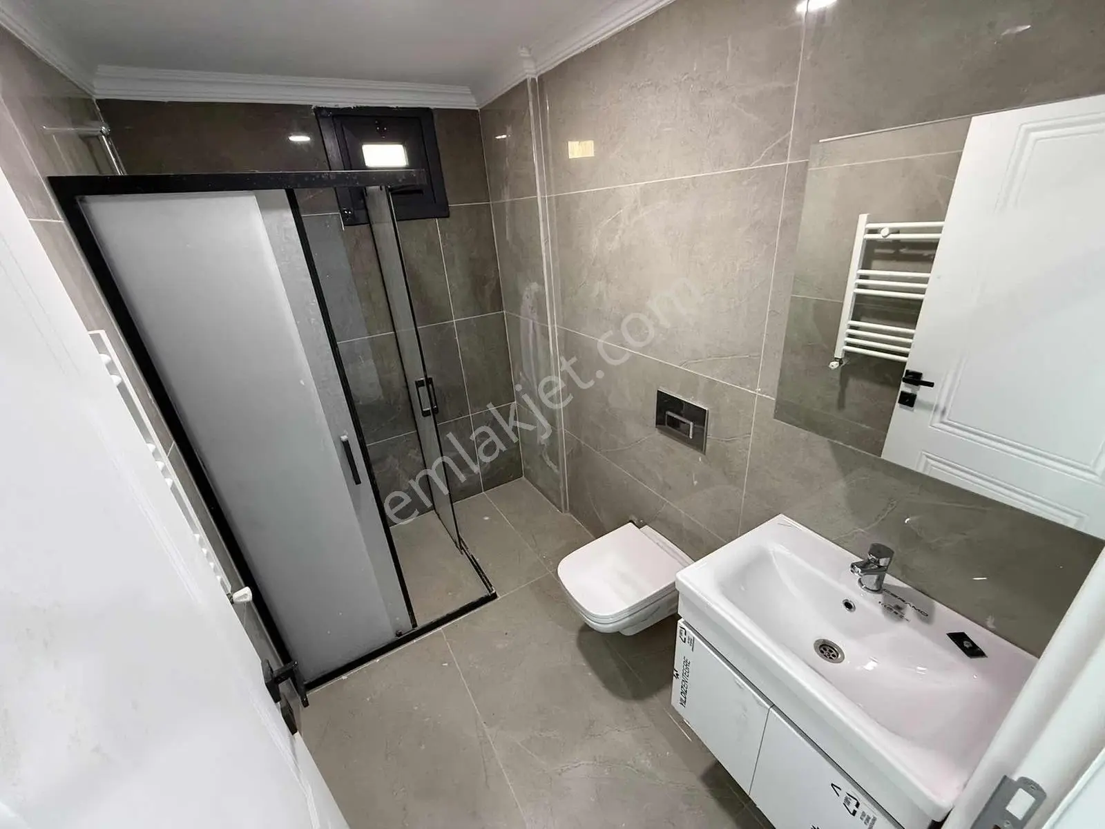 Eyüpsultanda Tramvayın Dibinde Kiralık 2+1 Öğrenciye Uygun - Görsel 2