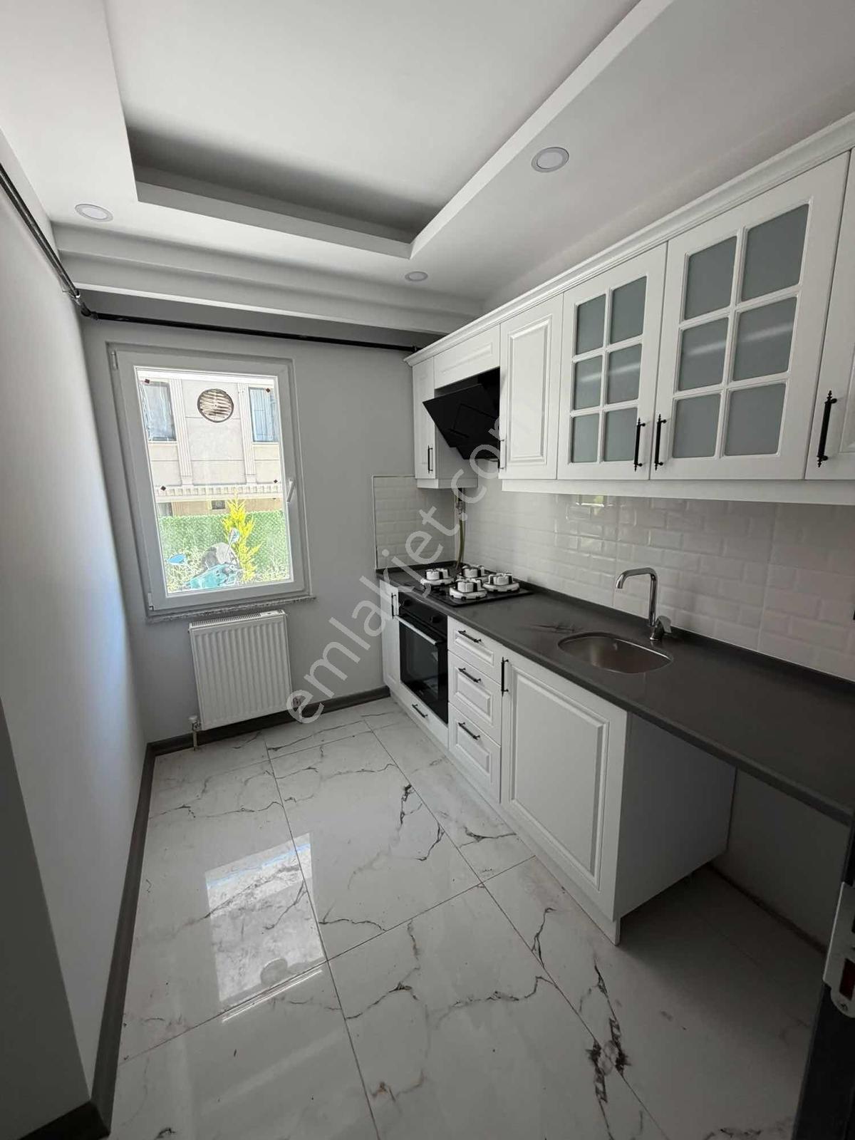 Çobançeşme Mahallesinde 1+1 Ayrı Mutfak Satılık Daire
