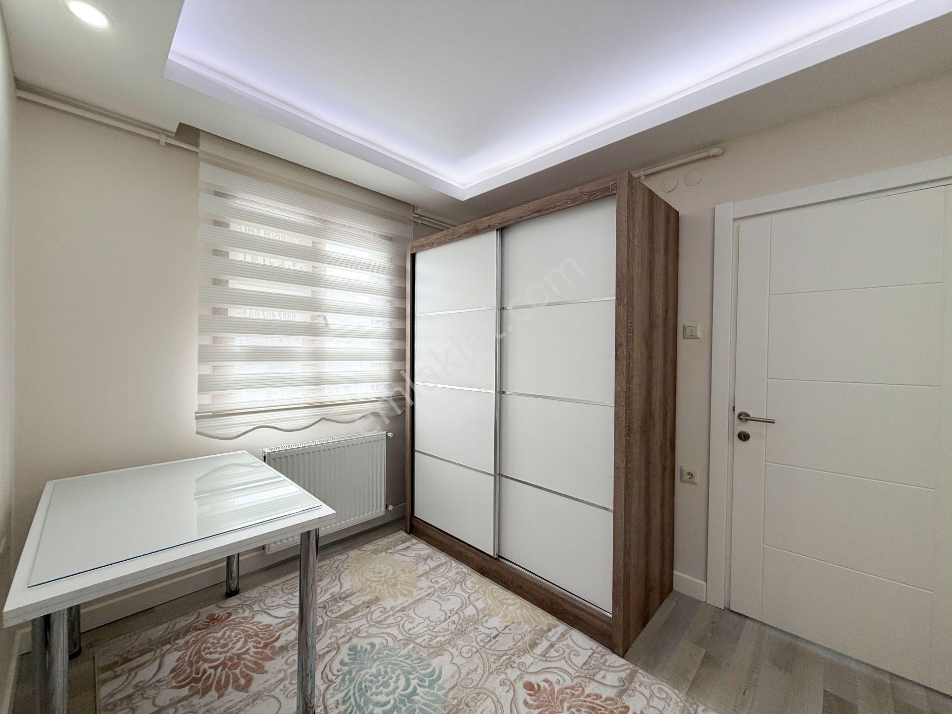 Sahile Yakın Çok Geniş Eşyalı 1+1 Çift Balkon - Görsel 17