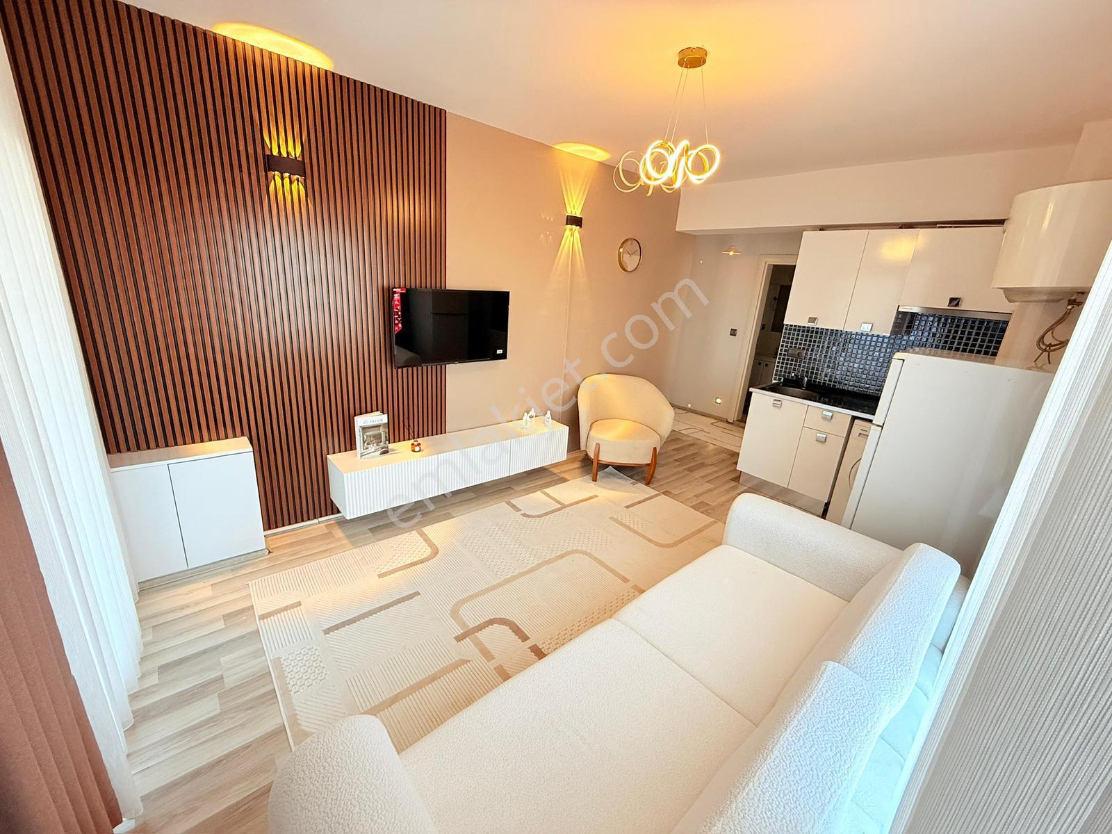Zeytinköy Mahallesinde Arakat Balkonlu Asansörlü Yerden Isıtmalı Sitede Eşyalı 1+1 Apart A-y-1 - Görsel 2