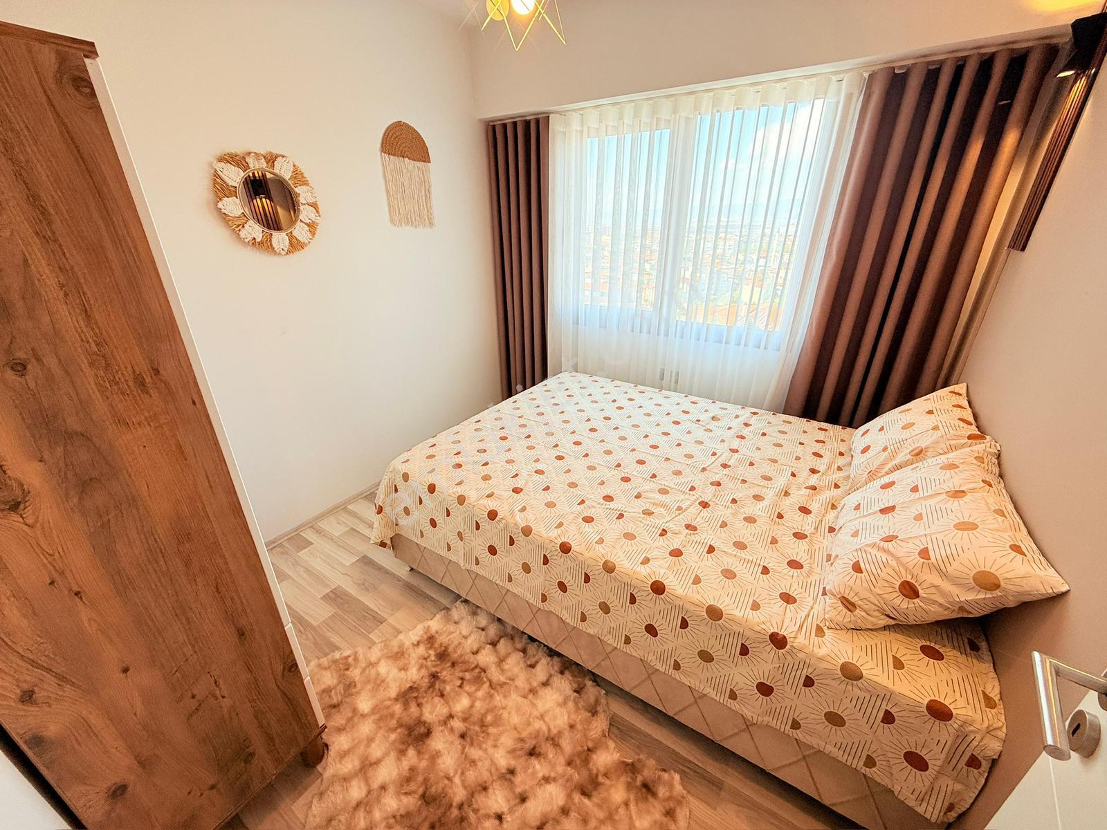 Zeytinköy Mahallesinde Arakat Balkonlu Asansörlü Yerden Isıtmalı Sitede Eşyalı 1+1 Apart A-y-1 - Görsel 6