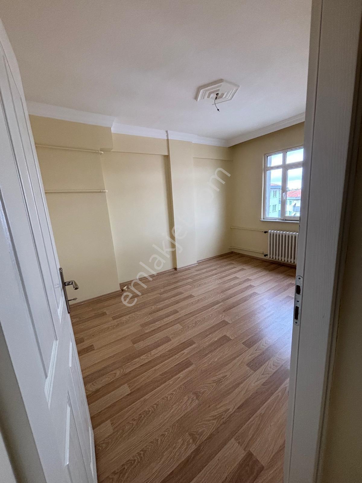 Acıbadem Manolya Sitesi Güvenlikli Otoparklı 3+1 Ferah - Görsel 20