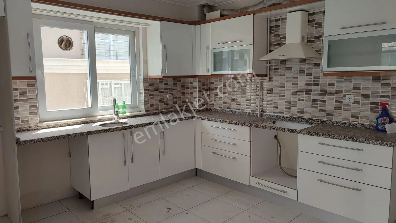 Aydın Nazilli Yöntem Emlaktan Yeşil Mahallede Hastaneye Yakın Doğalgazlı Kiralık 3+1 Daire