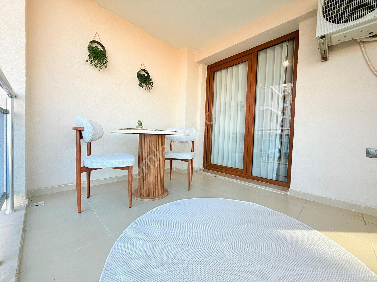 Zeytinköy Mahallesinde Arakat Balkonlu Eşyalı 1+1 Apart A-y-1 - Görsel 12