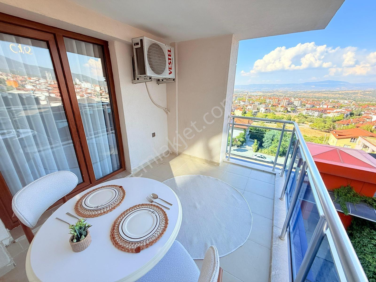Zeytinköy Mahallesinde Arakat Balkonlu Eşyalı 1+1 Apart A-y-1 - Görsel 8