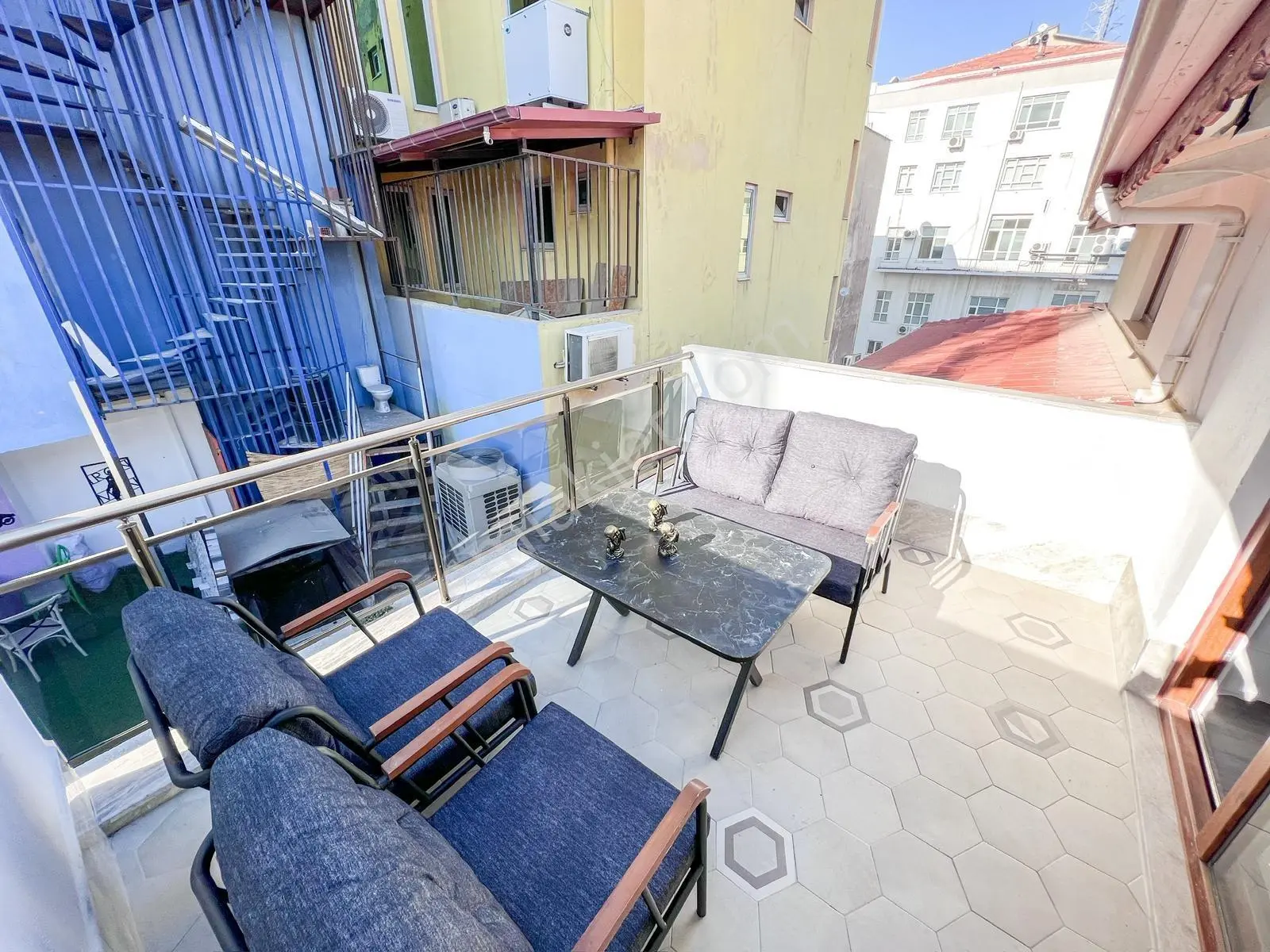 Çınarda Teraslı Full Eşyalı Kiralık 1+1 Dubleks Apart - Görsel 5