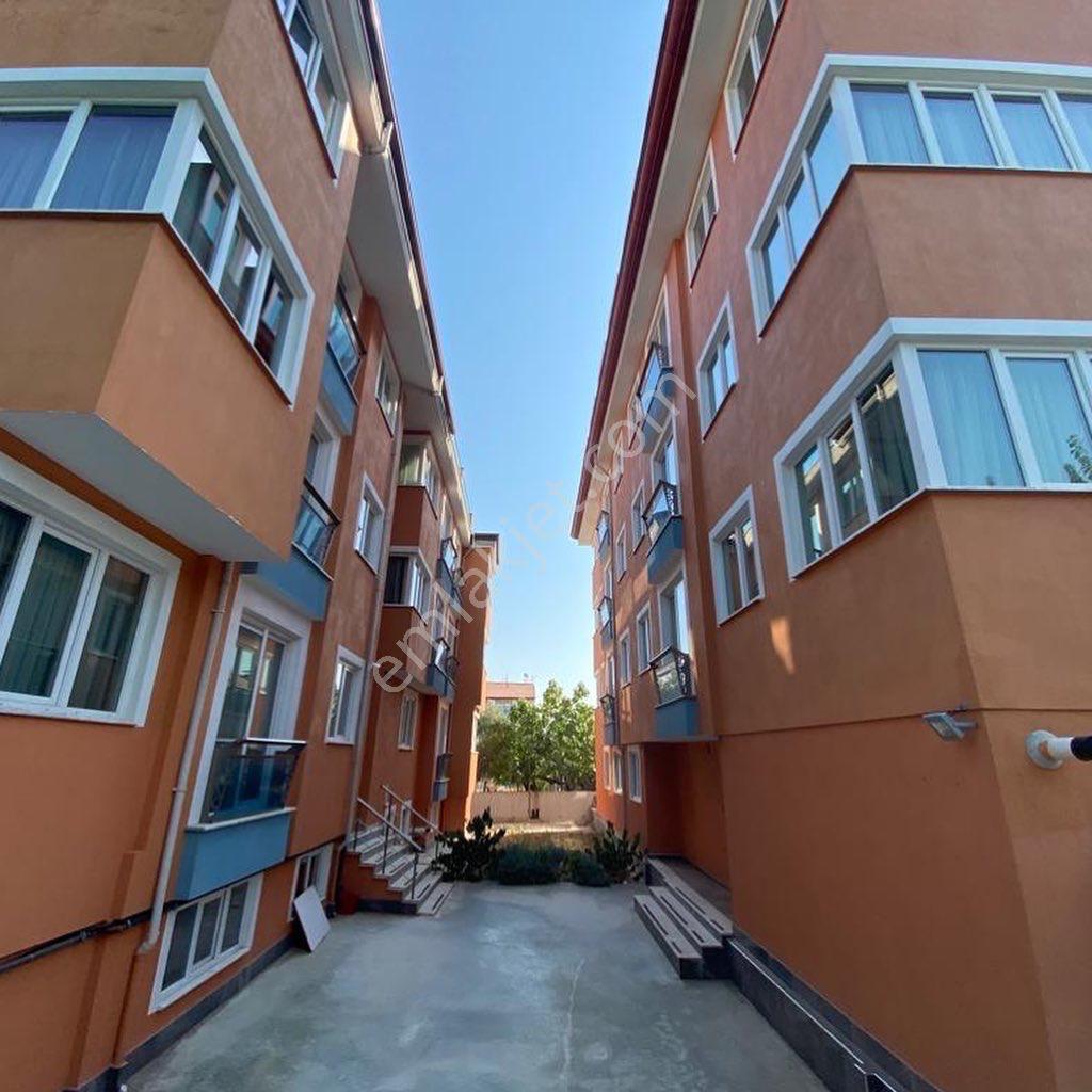 Zeytinköy Mahallesinde Arakat Asansörlü Eşyalı 2+1 Apart A-y-2 - Görsel 16