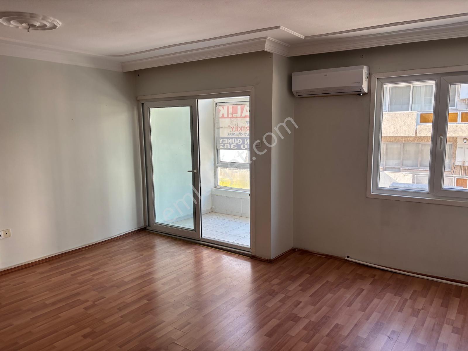 Karşıyaka Alaybey'de Merkezi Konumda Kiralık 2+1 Daire - Görsel 2