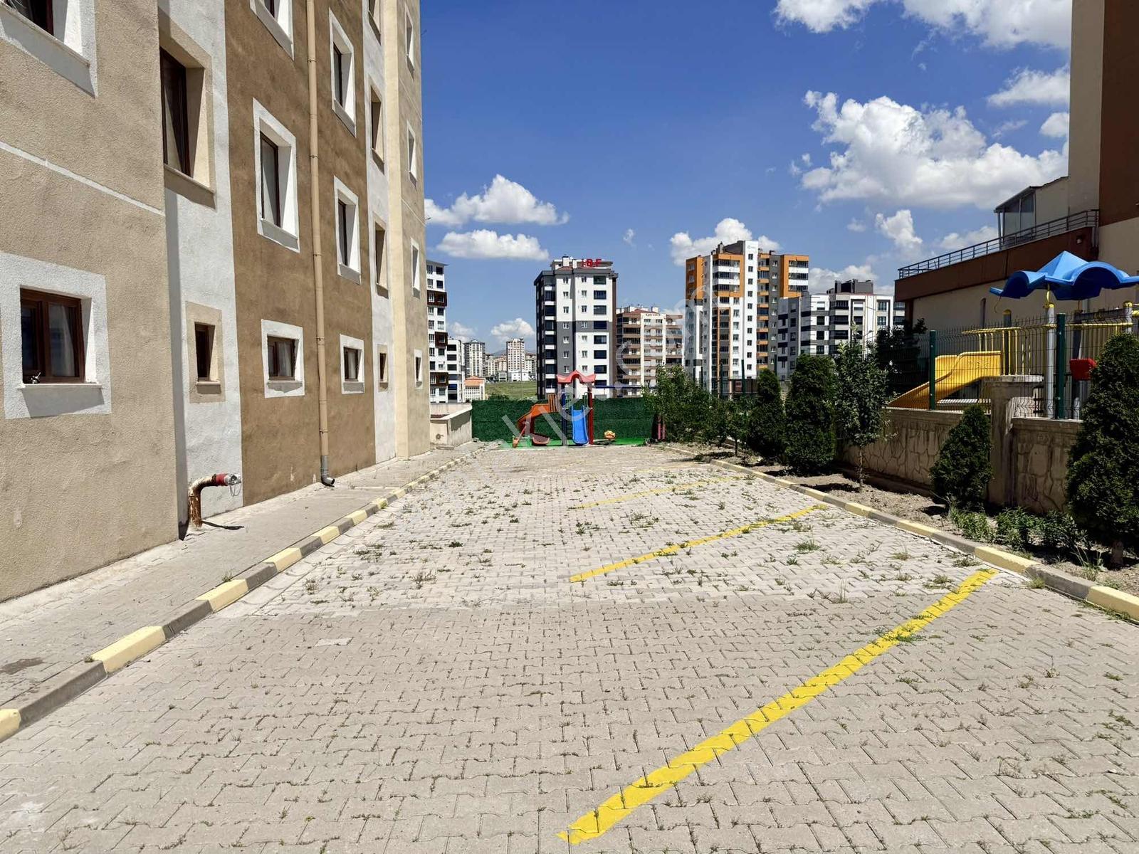 Serkent Bahçelievlerde Cadde Üzeri 3+1 Fırsat Daire - Görsel 18
