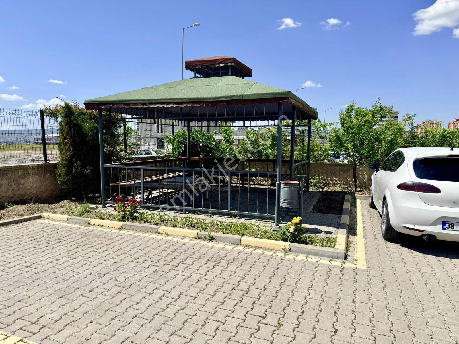 Serkent Bahçelievlerde Cadde Üzeri 3+1 Fırsat Daire - Görsel 19