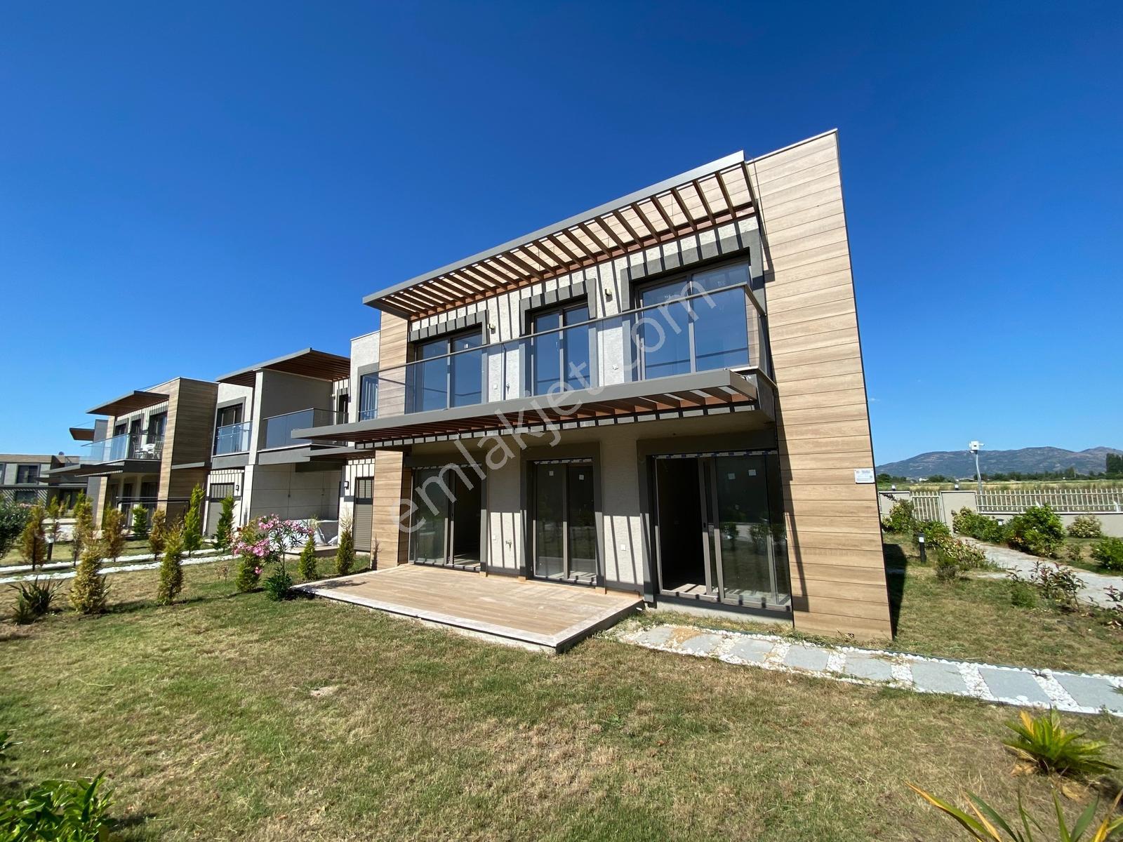 Ayvalık Kadraj Ayazmend Sitesinde Site İçi Cepheli Satılık 2+1 - Görsel 9