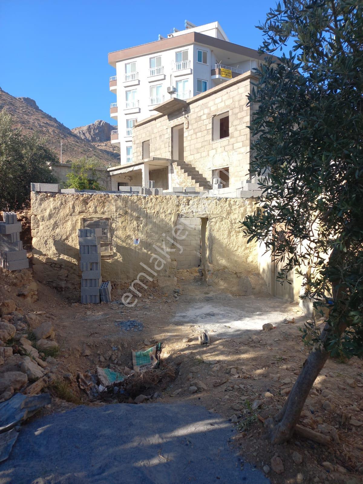 Aydıncık Merkezde Tadilat Gerektiren Taş Ev - Görsel 8