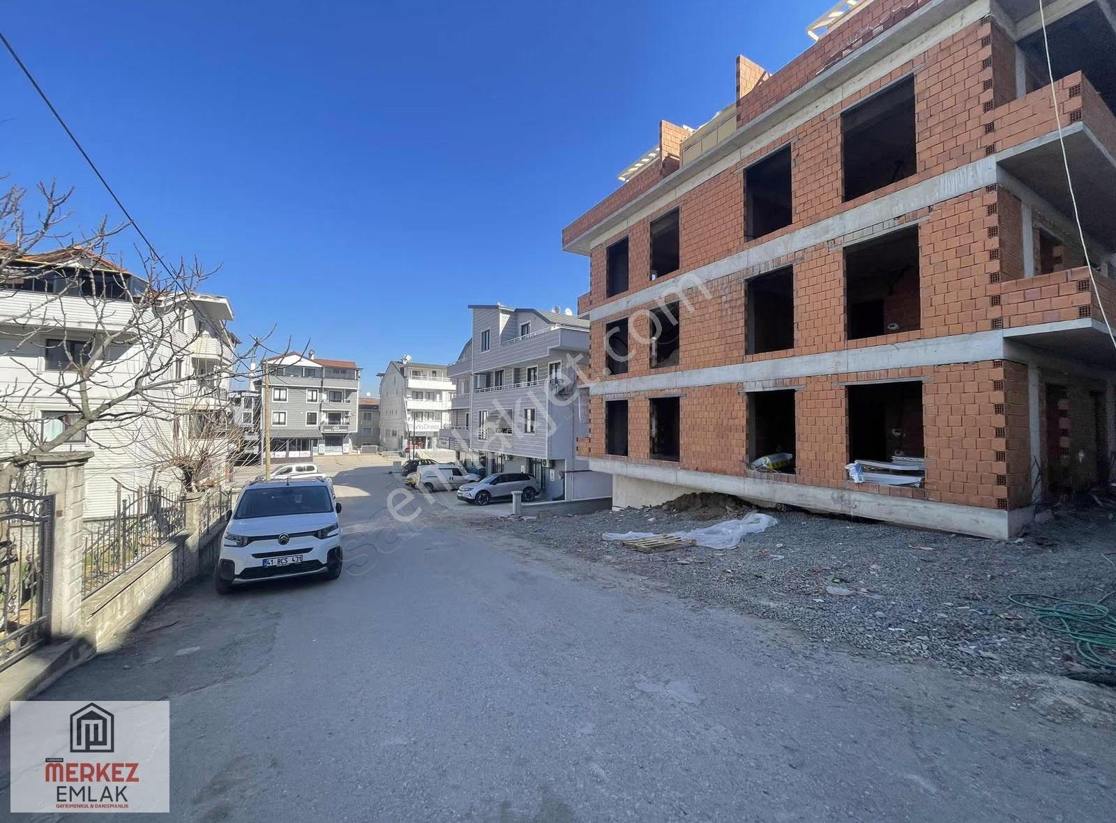 Başiskele Barbaros Mah. Pınar Caddesinde Satılık 2+1 Daireler