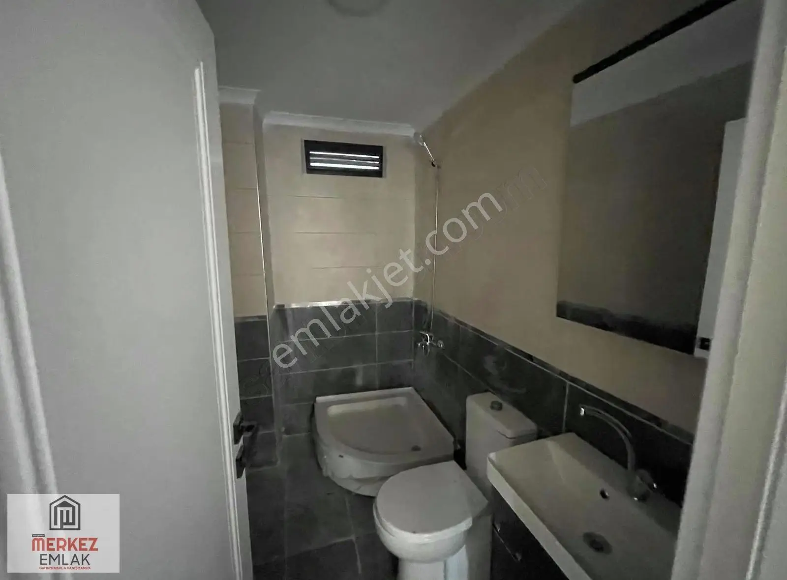 İzmit 42 Evler Mahallesinde Kiralık 1+1 Daireler - Görsel 9