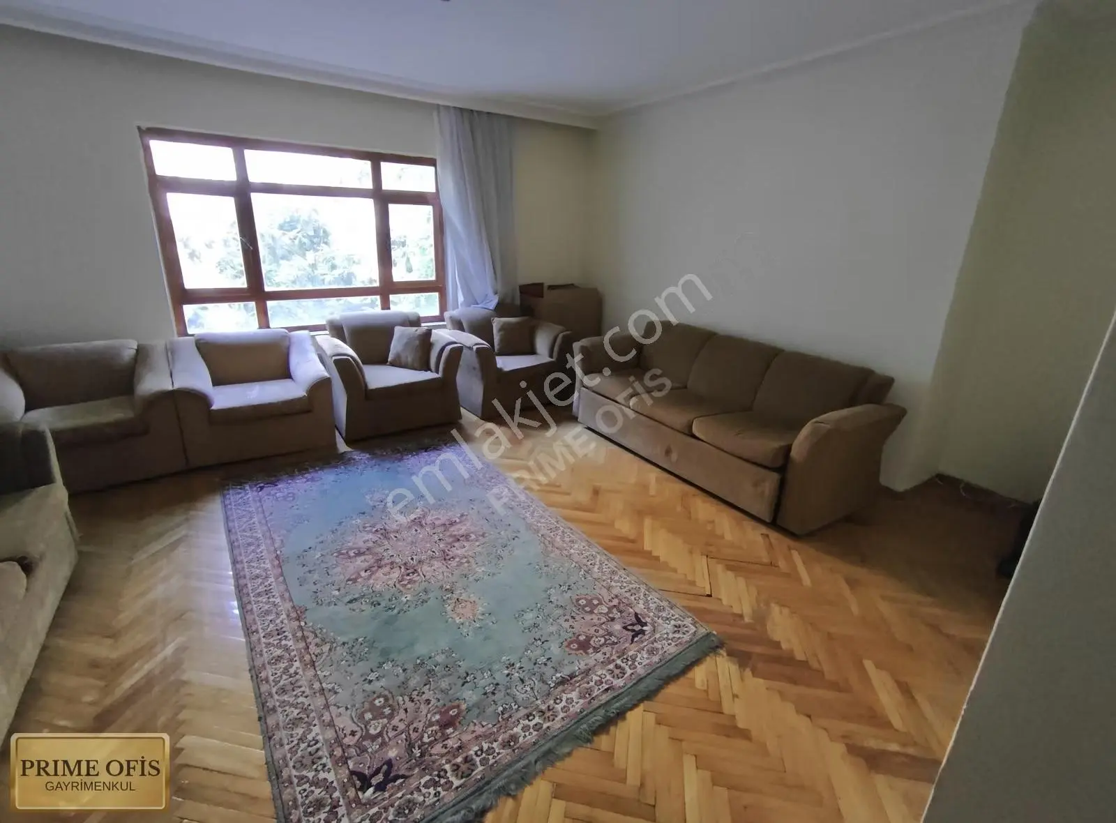 Ayvalı Cad. Üzerinde Eşyalı Kiralık 3+1 Geniş Daire