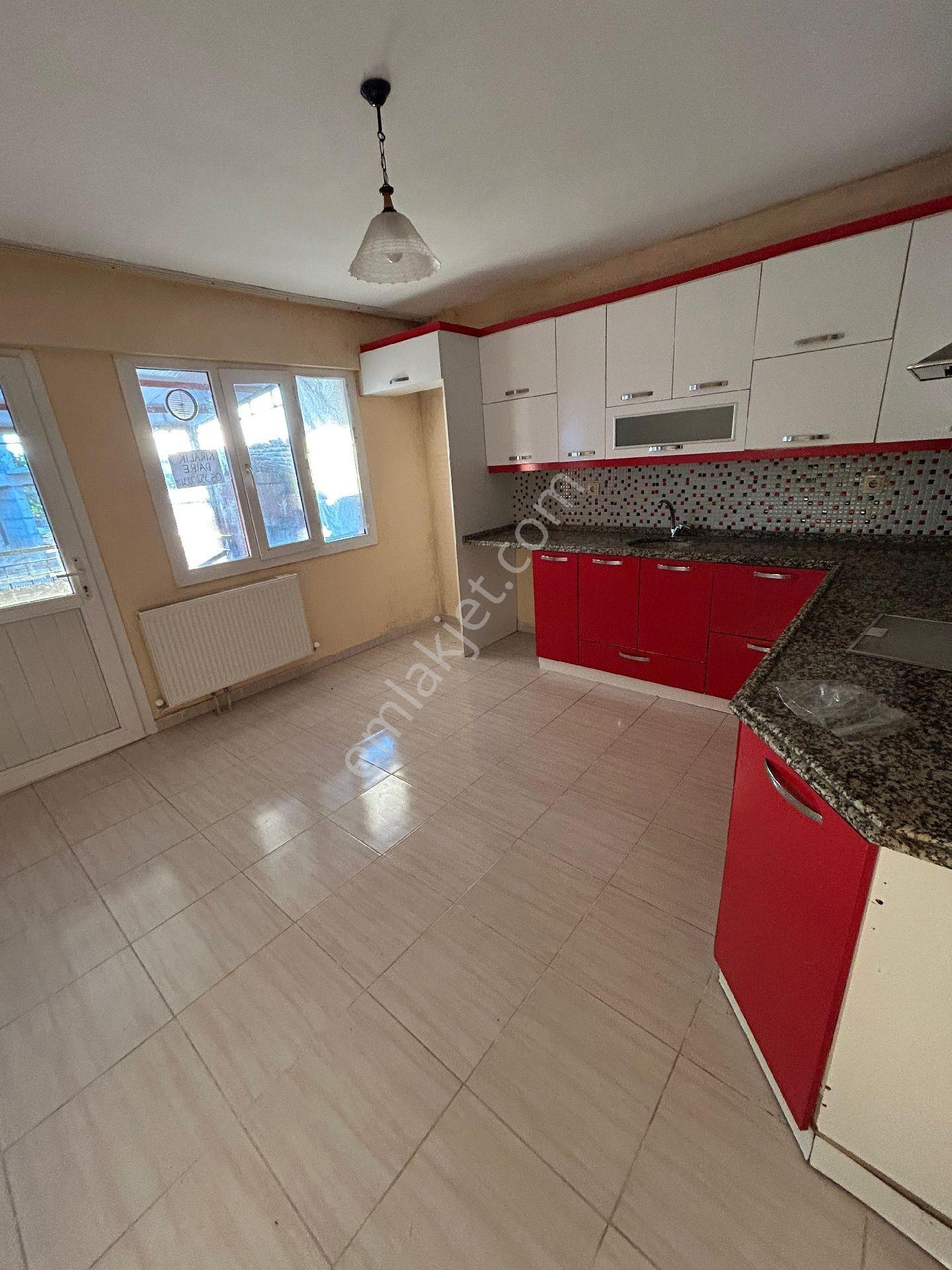Manisa Akhisar Efendi Mah. ‼️çiçekli Camin Yanı Kiralık Doğalgazlı 3+1 Daire - Görsel 3