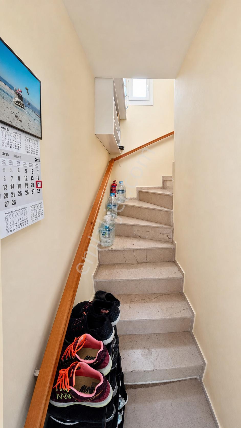 Cundada Deniz Manzaralı, Bahçeli Ve Bakımlı Satılık Villa - Görsel 9