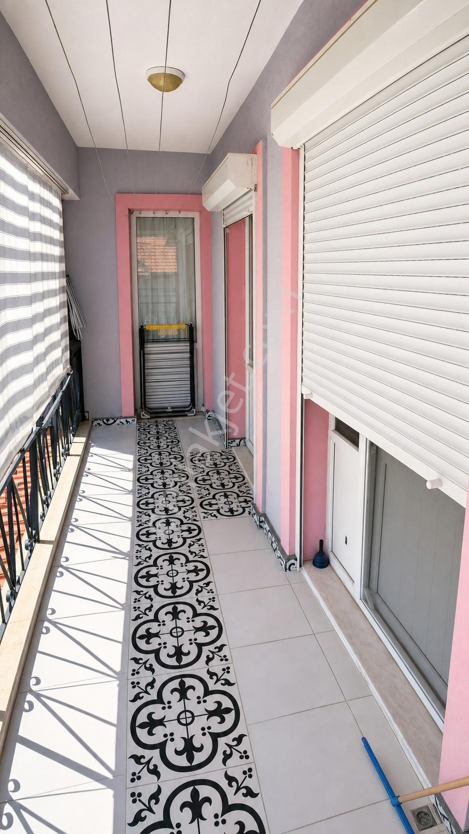 Cundada Deniz Manzaralı, Bahçeli Ve Bakımlı Satılık Villa - Görsel 16