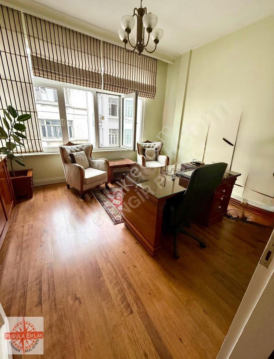 Taksim'de 1 Dakika Metro Yakını 3+1 Kiralık Ofis 85m² - Görsel 16