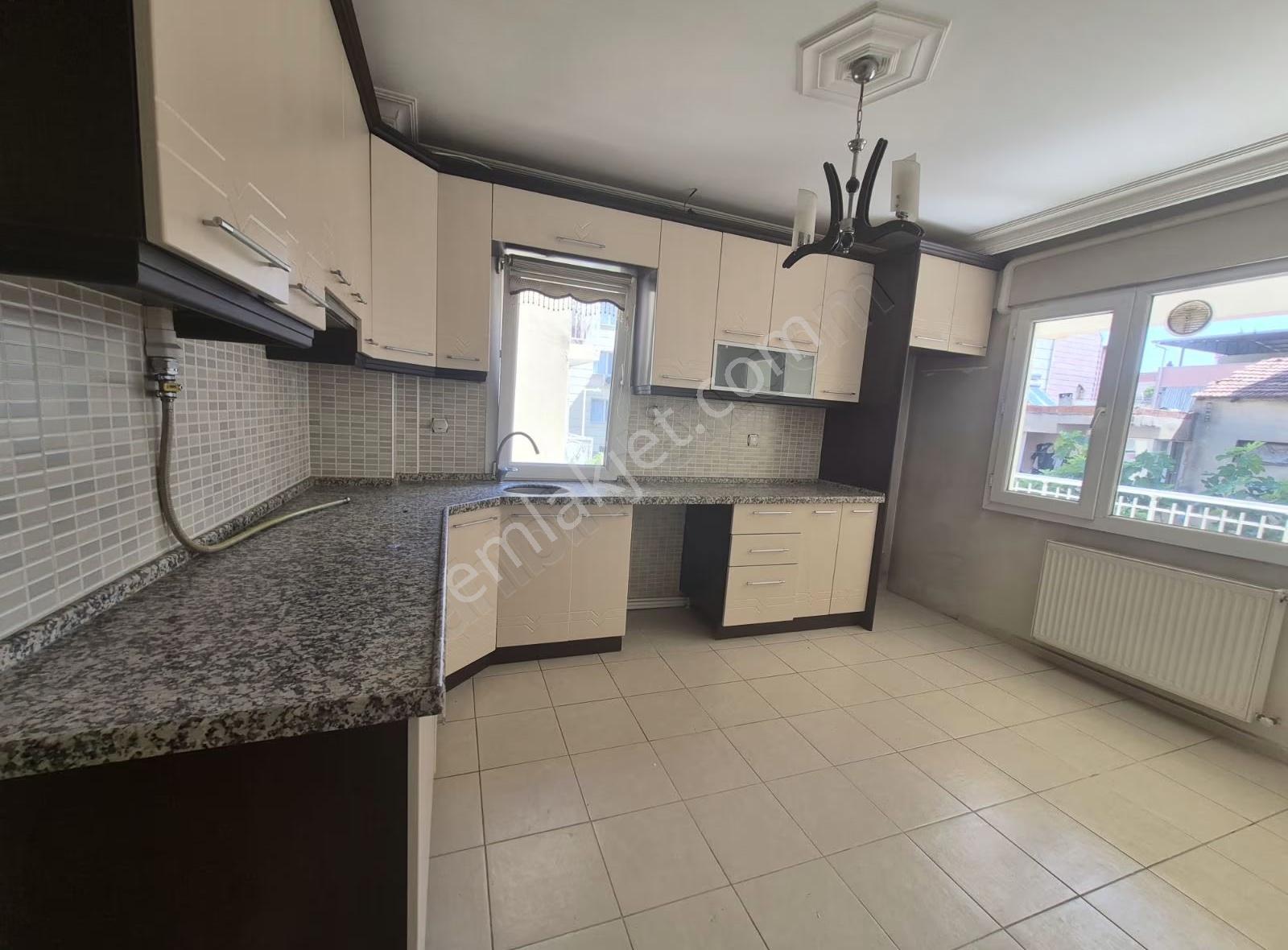Dibek Caddesinde Kiralık Doğalgazlı 4+1 Daire - Görsel 20