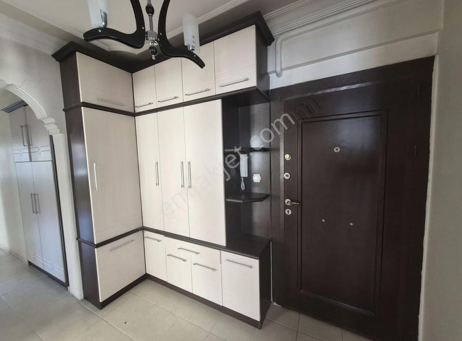 Dibek Caddesinde Kiralık Doğalgazlı 4+1 Daire - Görsel 16