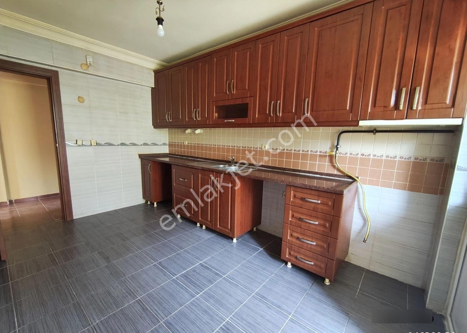 Karasu Merkezde Ayrı Mutfak Geniş Kiralık Daire - Görsel 17