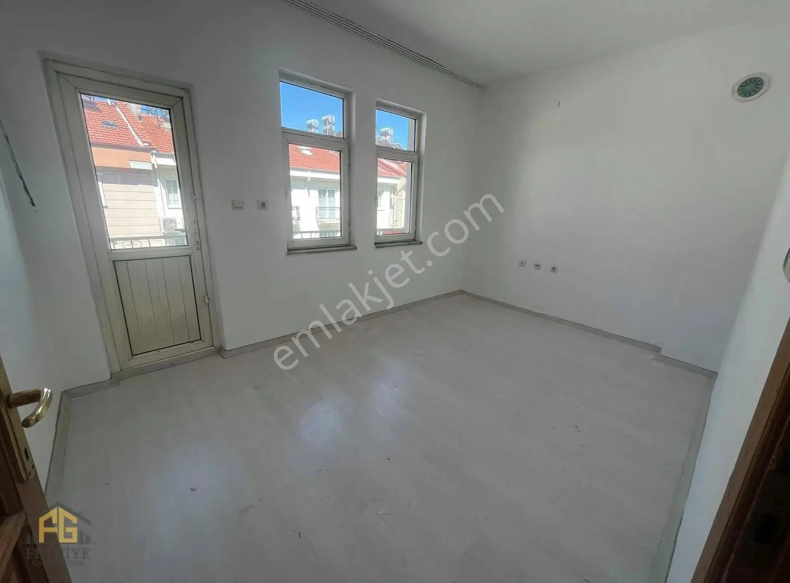 Taşyaka Mah. Cadde Üzeri Kiralık 3+1 Geniş Ofis