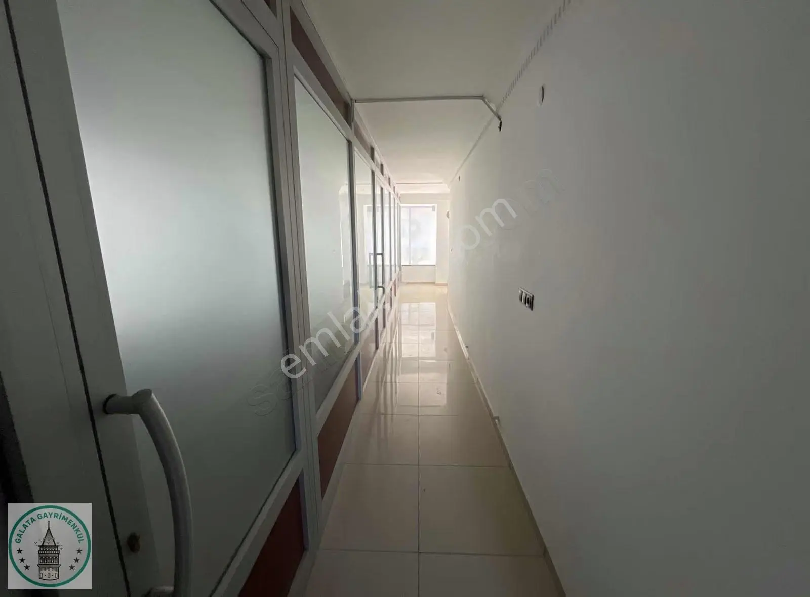 Galata'dan Yenicami Mah. 420 M2 Kurumsala Kiralık İş Yeri - Görsel 2