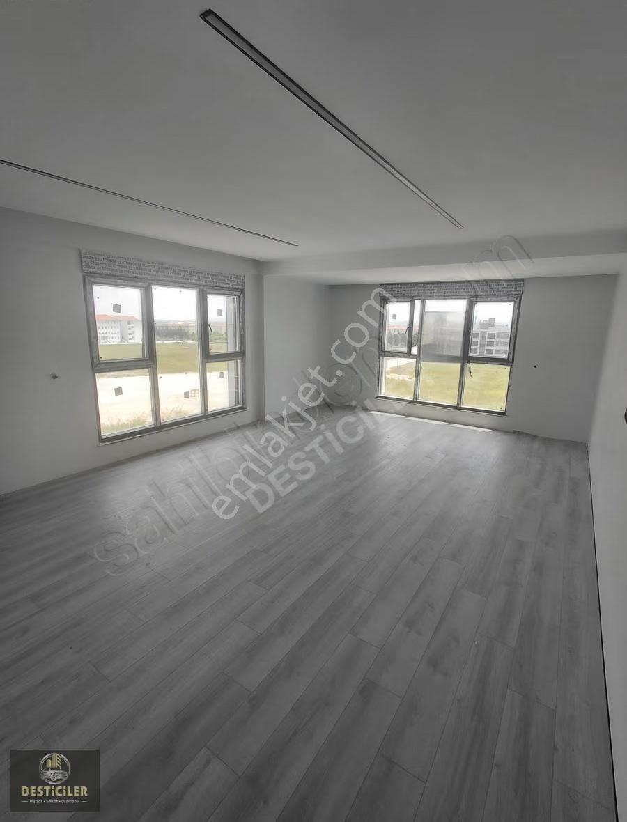Lt-yaşamkent Mah.220 M2,ö. Garaj ,hobi Bahçeli 4+1 Akıllı Daire