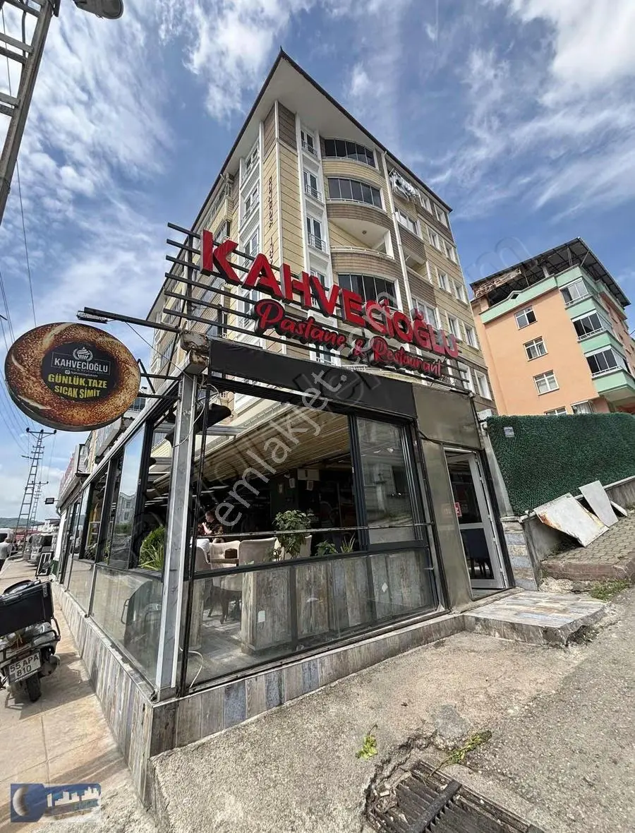Sezer Emlaktan Cadde Üzeri Satılık Dükkan