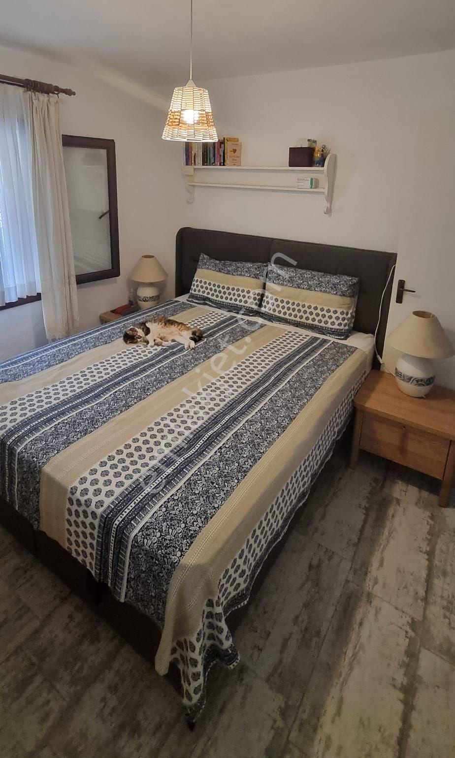 Türkbükü Hekimköy'de Deniz Manzaralı Teraslı Bahçe Kullanımlı - Görsel 25