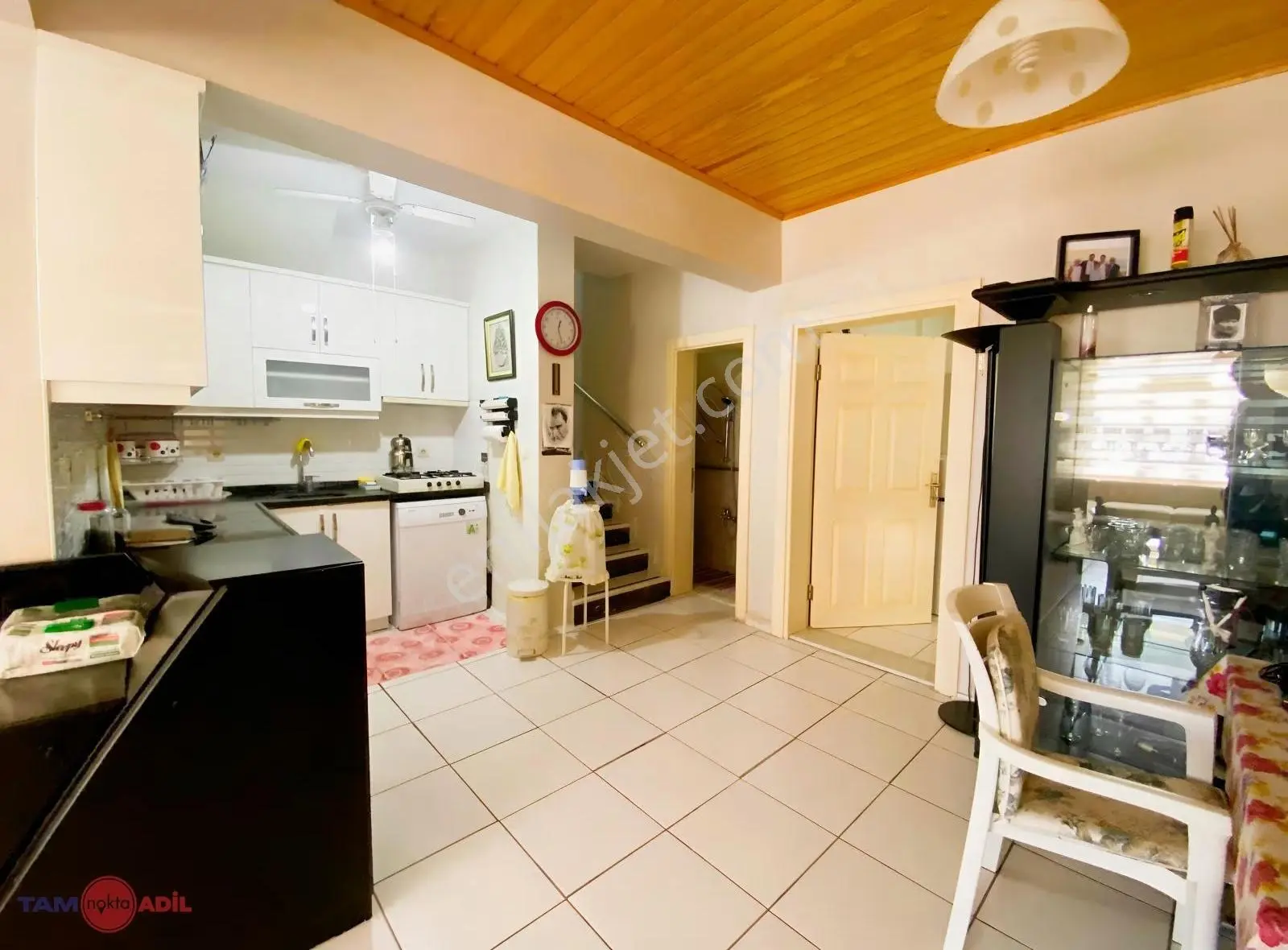 Denize Sıfır Site İçinde Özel Plajlı 4+1 Full Tadilatlı Villa - Görsel 2