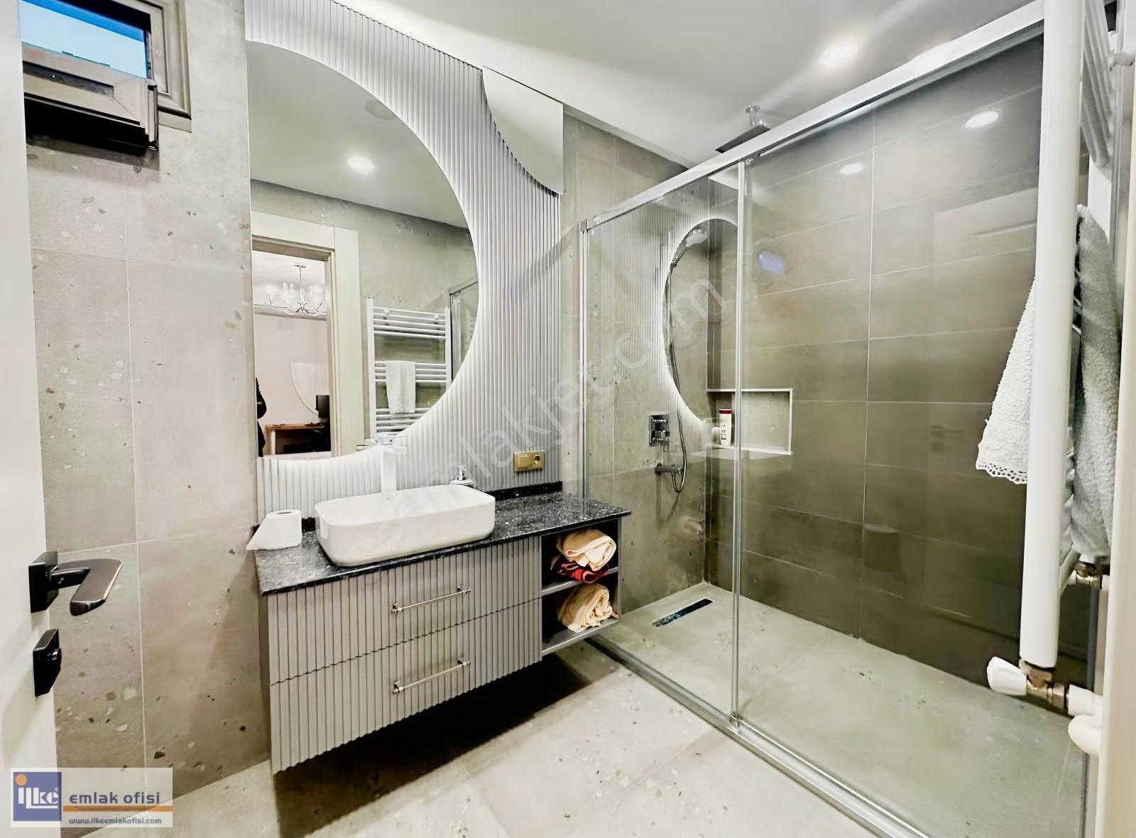 50.yıl Mahallesinde Emsalsiz Havuzlu Villa - Görsel 2