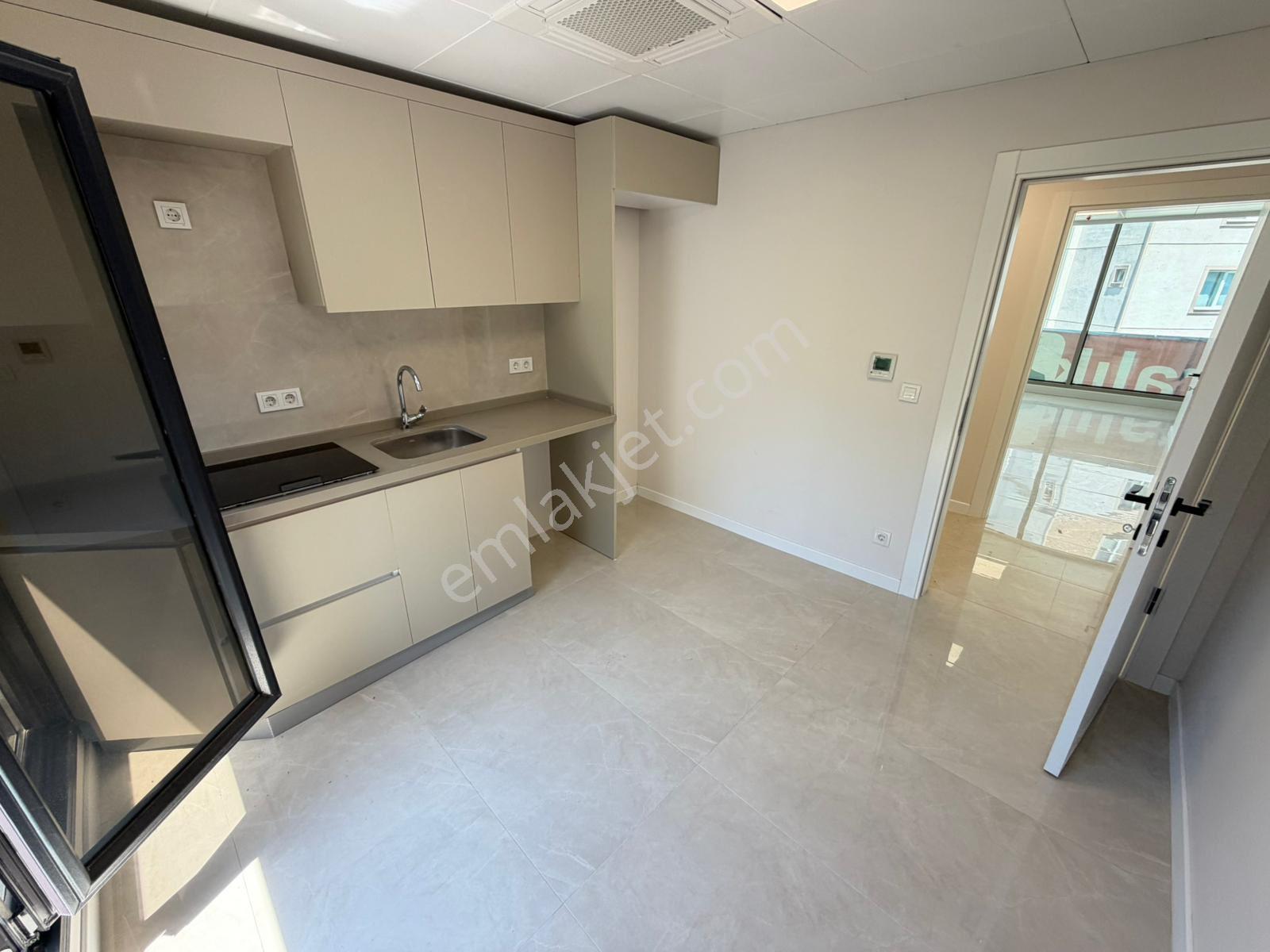 Remax Ataşehir Küçükbakkalköy Prestijli Kiralık 150m2 Ofis Katları - Görsel 22