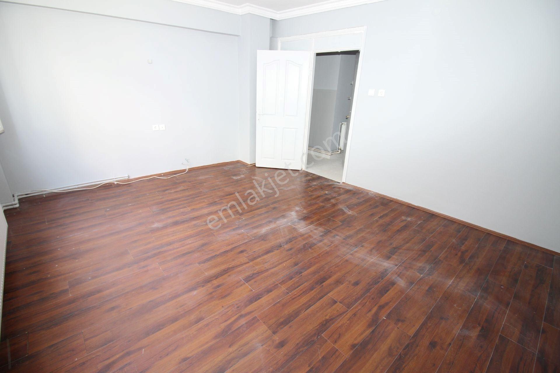 Göztepe Metro Karşısında Deniz Manzaralı D.gazlı 3+1 Kiralık - Görsel 3