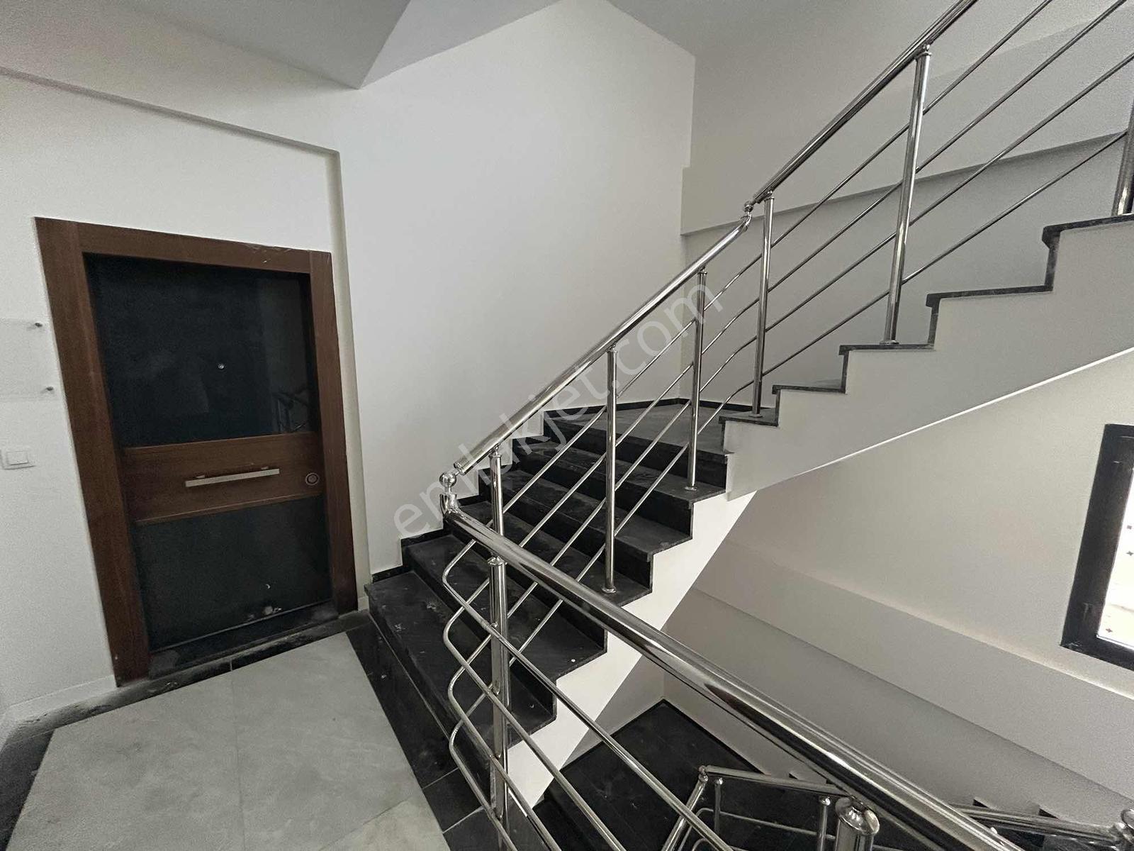 Kuşadası Çarşı İçinde Satılık 1+1 Ve 1+0 Büro&ofisler. - Görsel 13