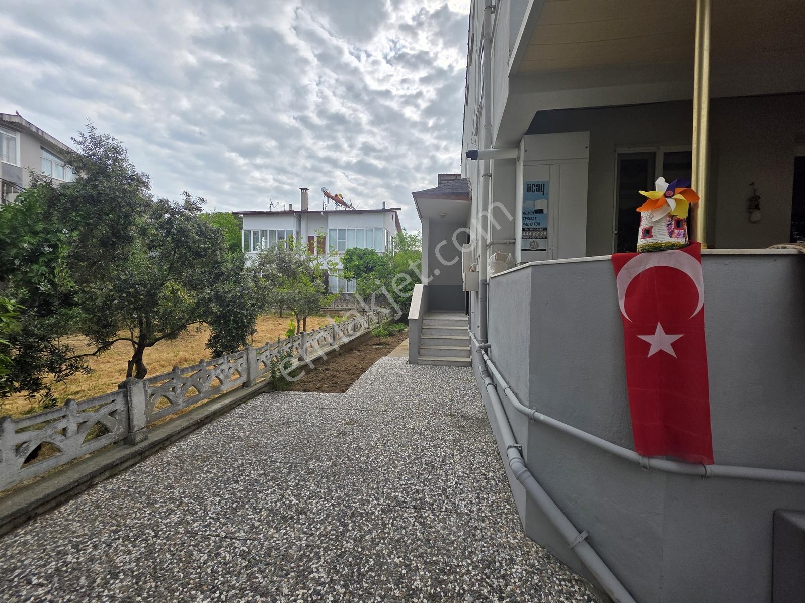 Öğretmenler Mah.'de Full Eşyalı 3+1 Bahçeli Daire | Denize 400 M