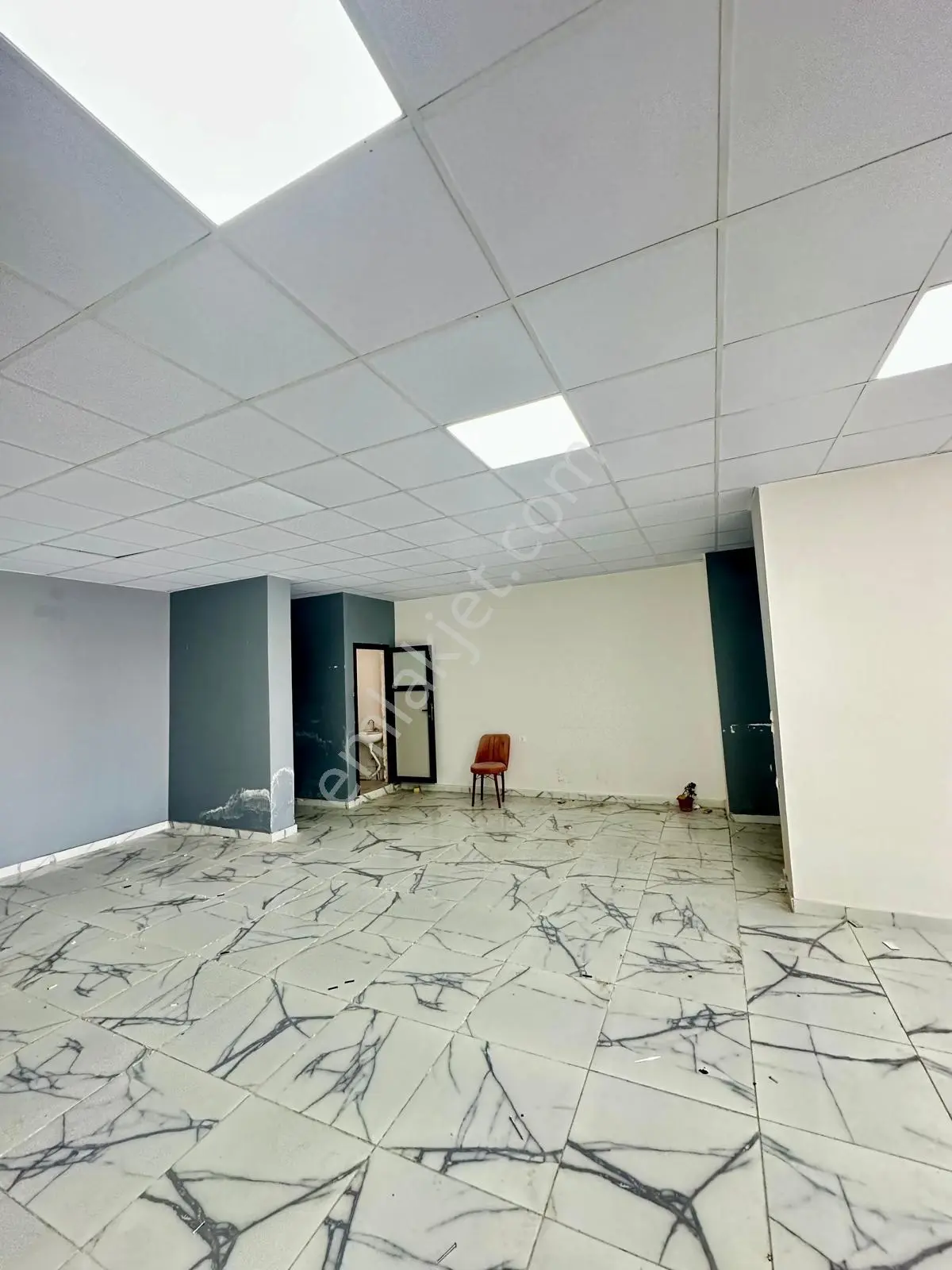 Özay Sitesinde Satılık 150m2 Yapılı Dükkan!!! - Görsel 2