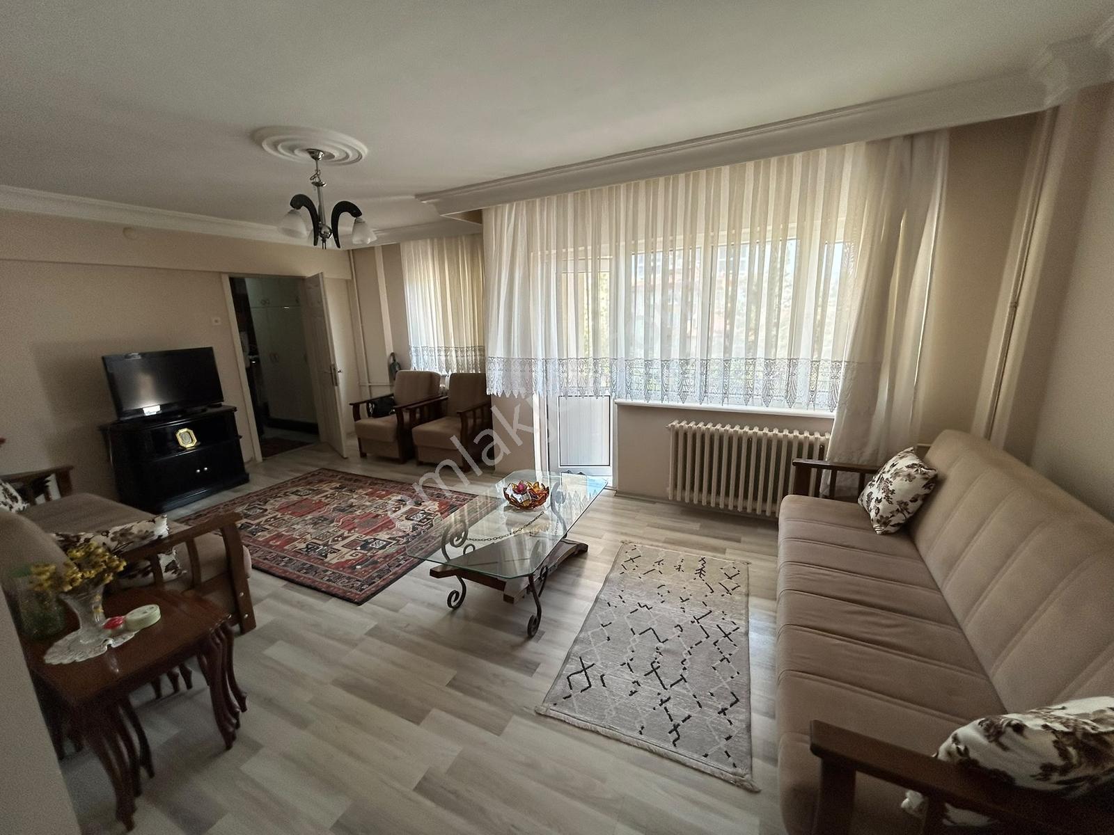 Beşevler Mahallesinde 2+1 Eşyalı Daire - Görsel 2