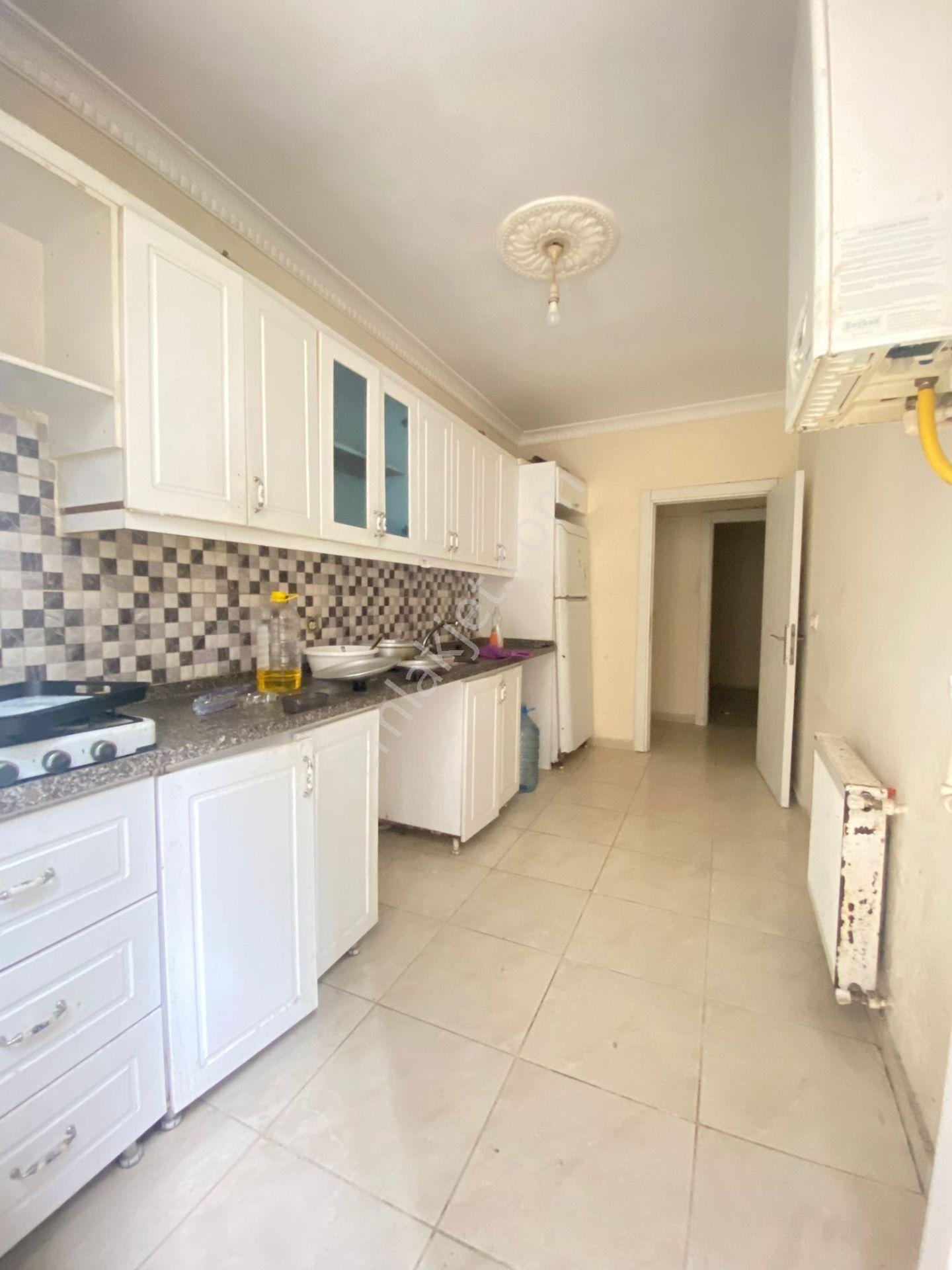 Esenyurt Kıraç Atatürk Mahallesi 3+1 Kiralık Boş Daire Bahçeli Bahçe Katı Cam Seviyesi Yüksek