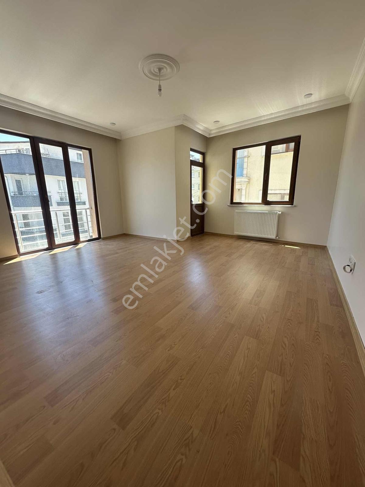 Çekmeköy Merkez Mah. Rahmi Demire Komşu 3+1 Kiralık Daire