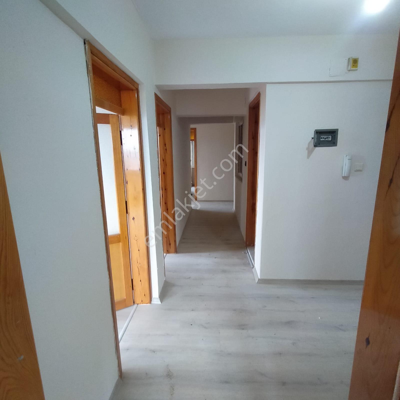 Ender Uysal Gayrimenkulden Bursa Caddesinde 3+1 İçi Yeni Tadilatlı Kiralık Daire.. - Görsel 9