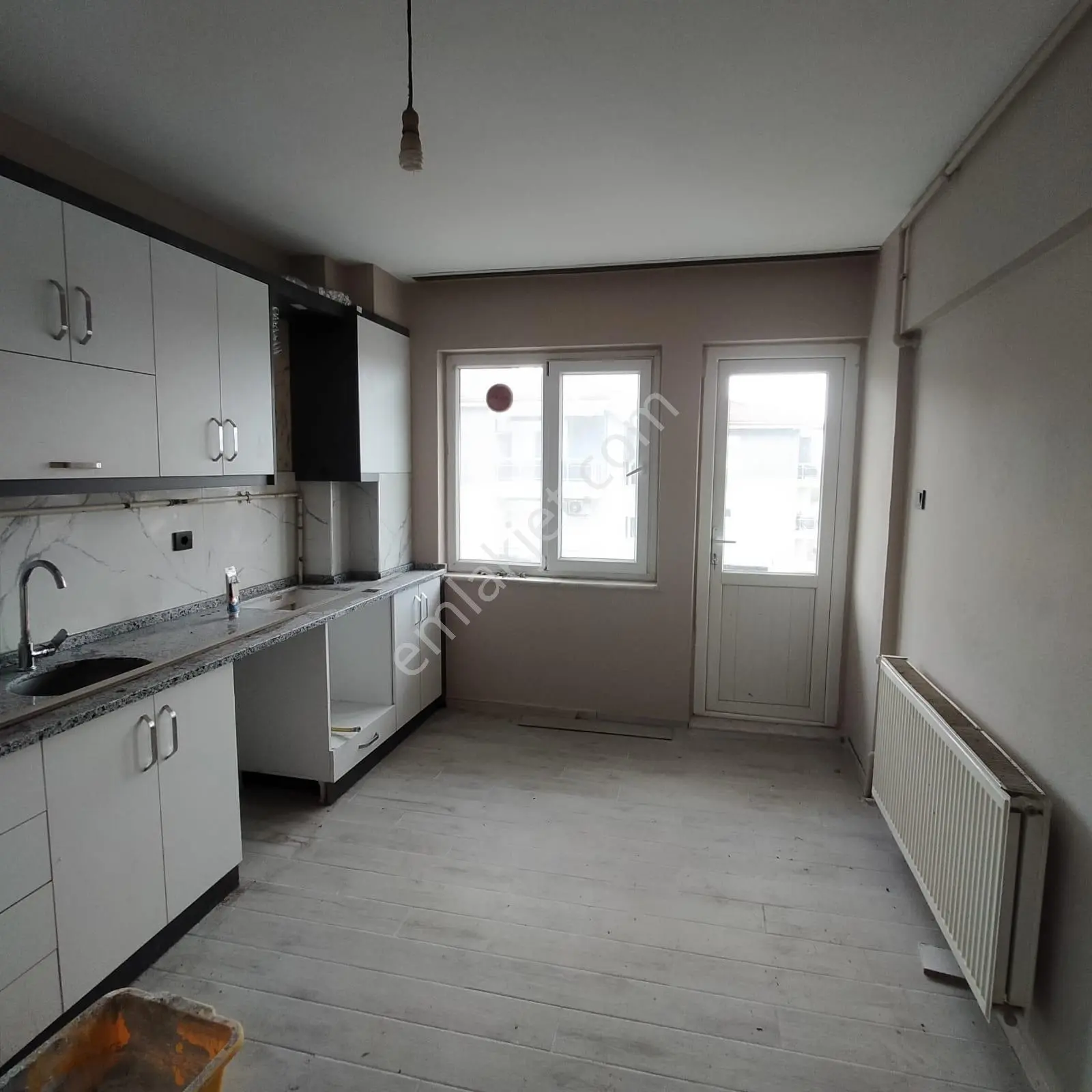 Ender Uysal Gayrimenkulden Bursa Caddesinde 3+1 İçi Yeni Tadilatlı Kiralık Daire.. - Görsel 3