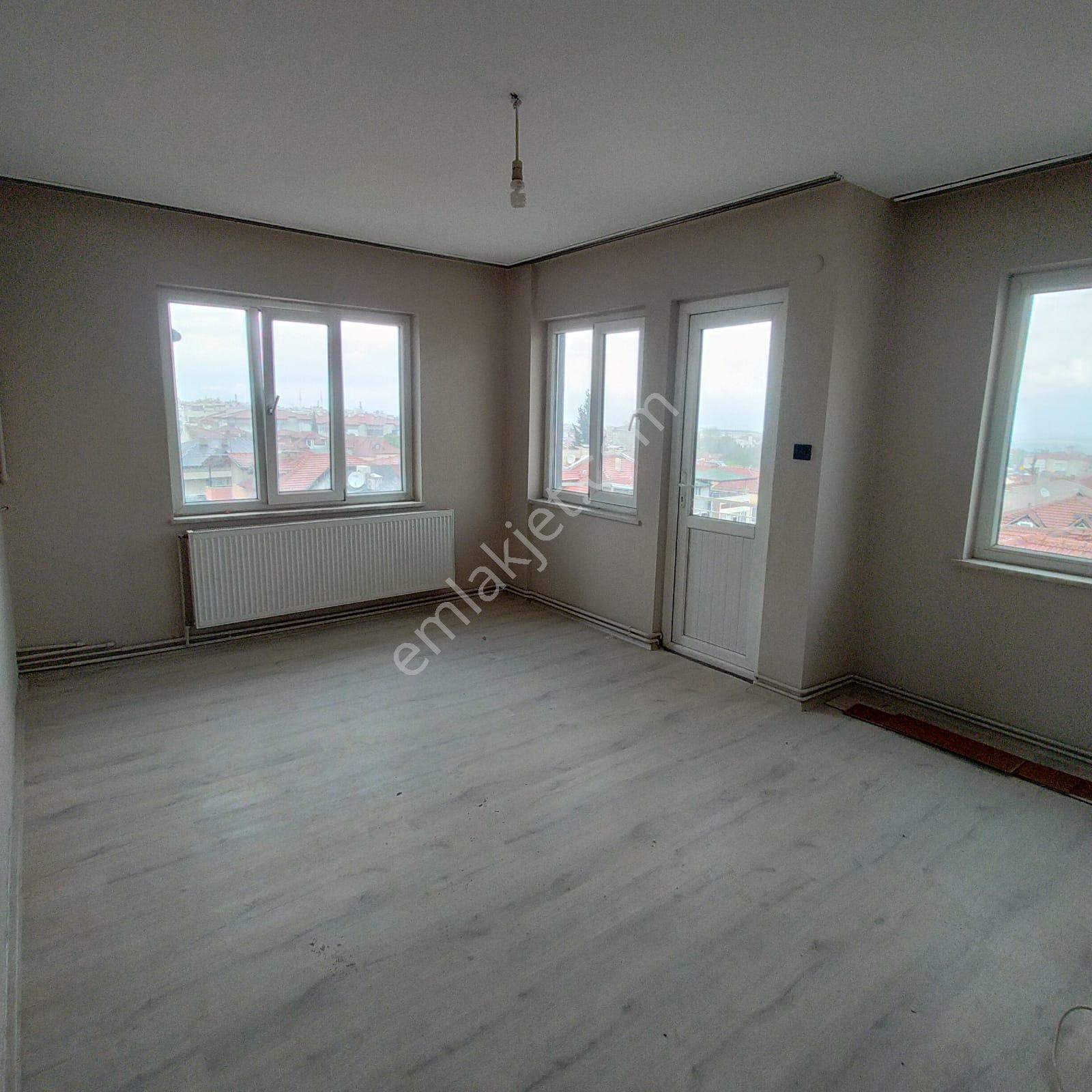 Ender Uysal Gayrimenkulden Bursa Caddesinde 3+1 İçi Yeni Tadilatlı Kiralık Daire.. - Görsel 8